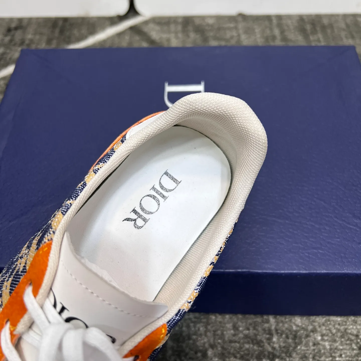 Factory price: 420💰【DIAo•Dior】Original quality.~ Unique modern style sneakers. 🏃A must-have casual shoe for trendy men😍😍 Original brand imported from Italy, imported original leather, sheep lining (refuses to discolor and grind feet) Sole: Original sole provided by the original factory, French lazy style design ⚠️Fit to the feet, original quality, super comfortable original sole. It’s like shooting the real thing 🎬The real thing is better, high-quality sneakers, size: 38-44, custom-made 45